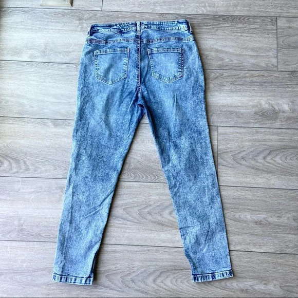 Suko Acid Wash Floral  Embroidered Skinny Jeans - Picture 10 of 11